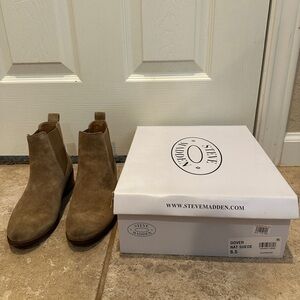 Steve Madden Taupe Suede Chelsea Boots